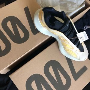 Yeezy 700 v3 mono Saflaware new never used